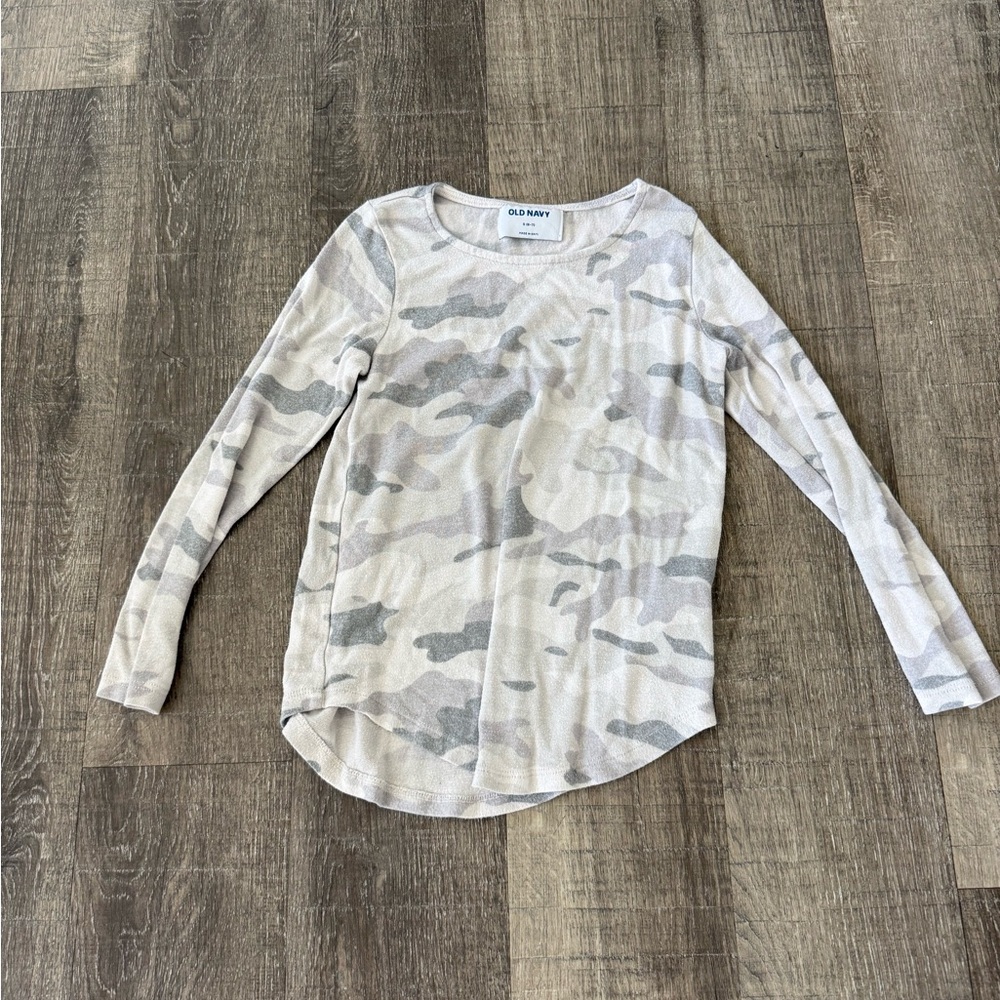 Old Navy Beige and Light Gray Camo Long Sleeve Scoop Neck Top